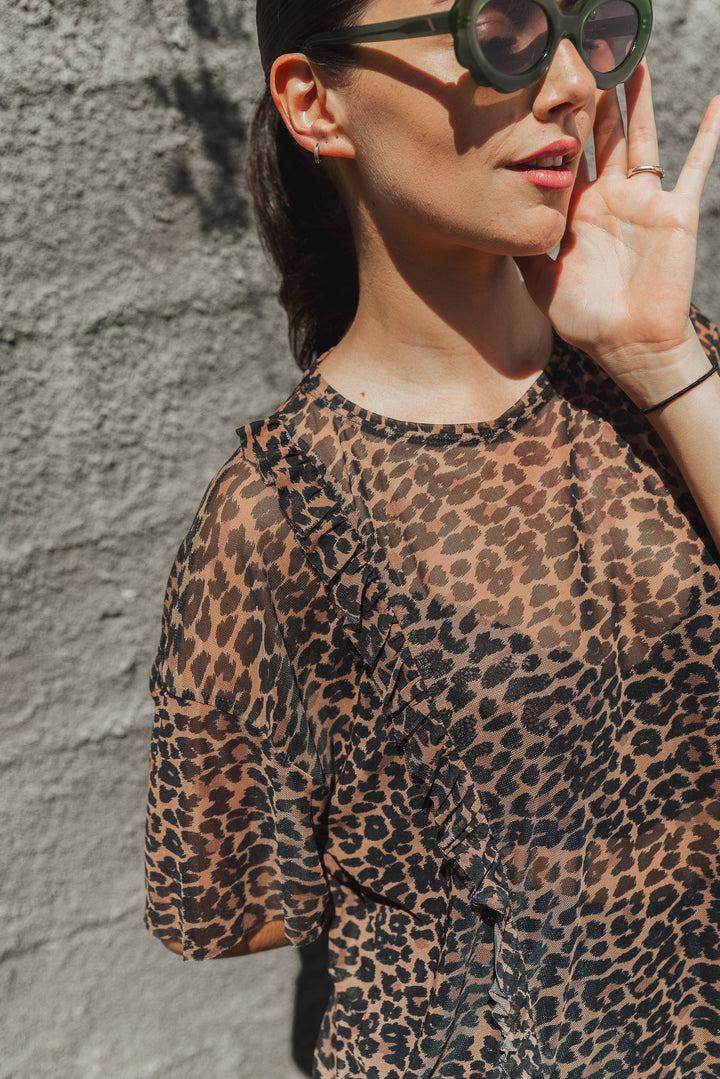 POLERA ANIMAL OVERSIZE VOLANTE - CAFÉ
