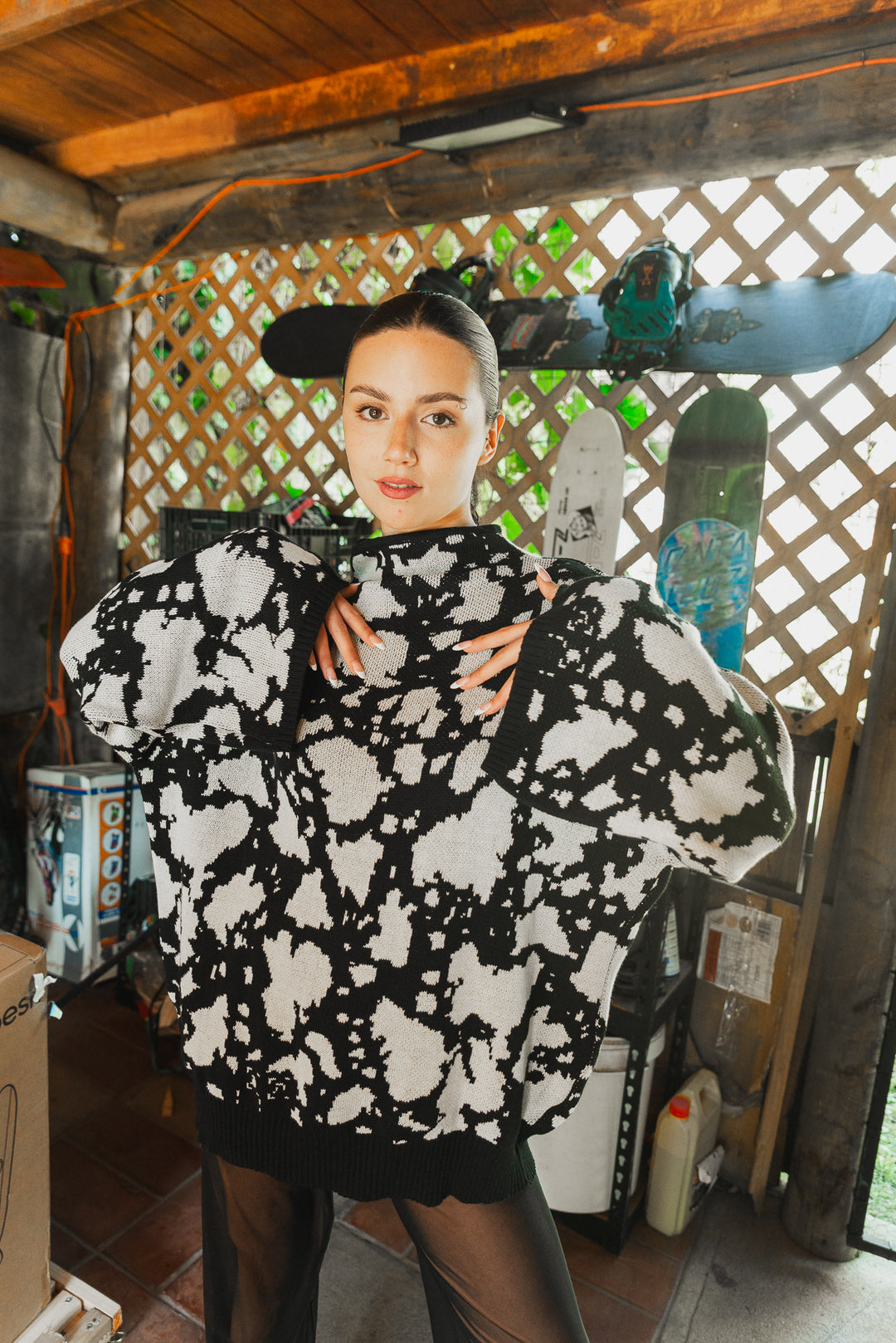 SWEATER VACA - NEGRO CRUDO
