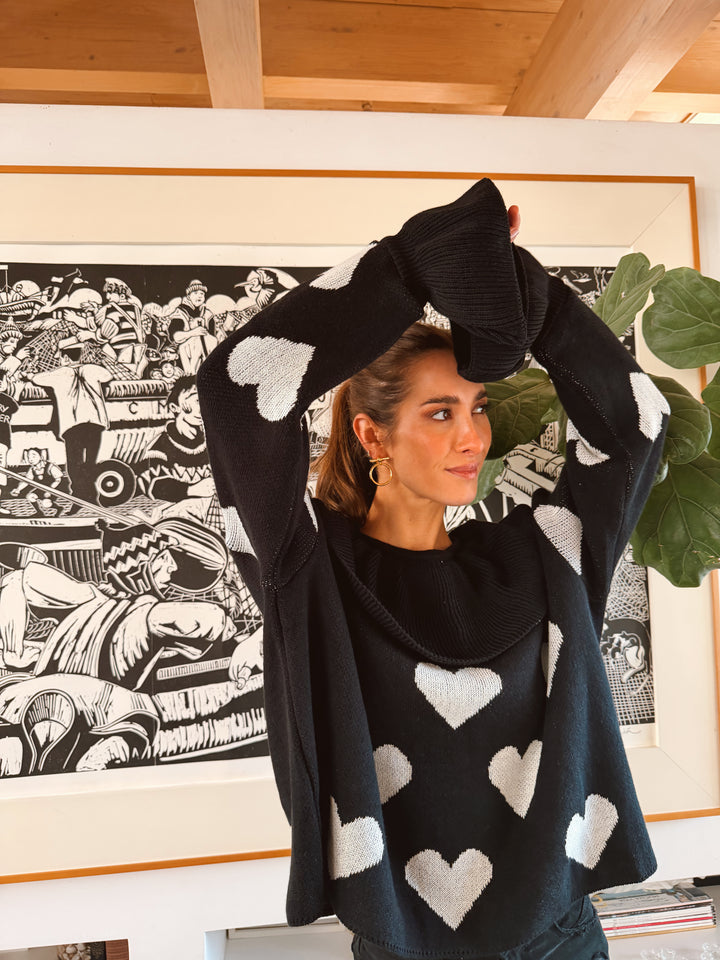 HEART RIOT SWEATER - NEGRO